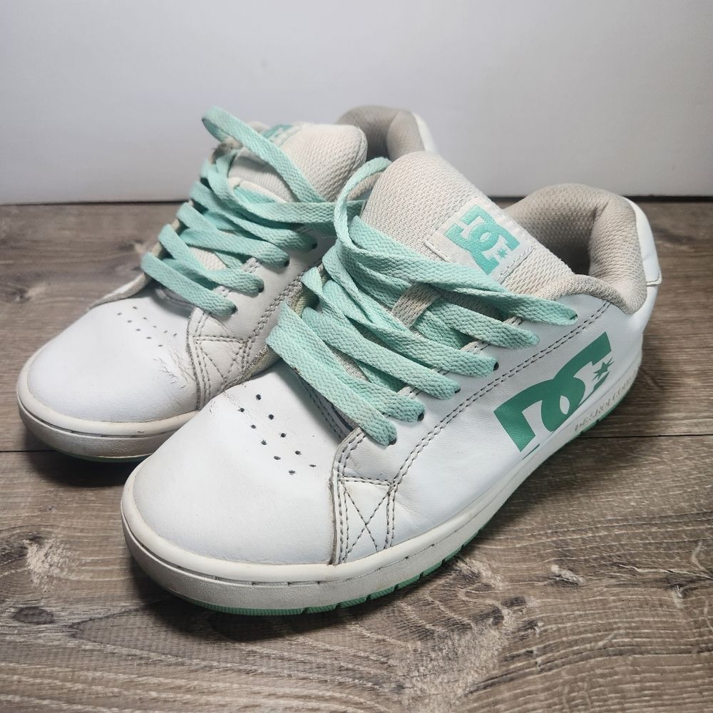 DC Gaveler Athletic Lace Up Skate Shoes Womens Size 7 White & Teal No‎ Insoles